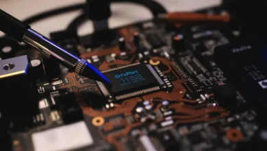 Close-up view of a circuit board with a prominent microchip labeled 'GigaPlatz 11153' and a tool for adjustment.